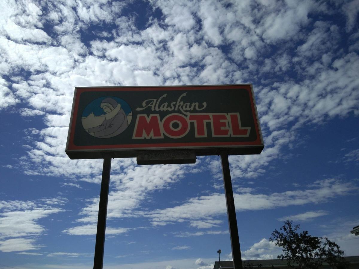 Alaskan Motel Fox Creek Esterno foto